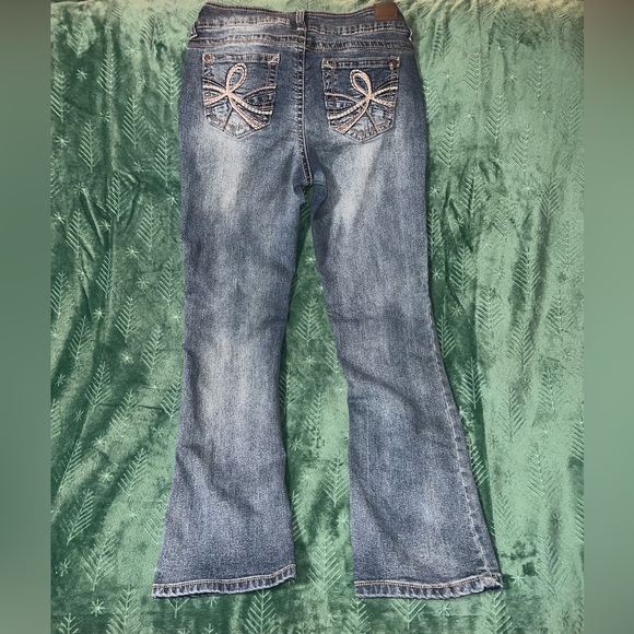 WallFlower Luscious Curvy Bootcut Jeans for Women Mid-Rise Insta Stretch 5 Short - Picture 6 of 9